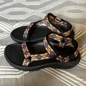 Tevas Hurricane XLT2 in Canyon Print